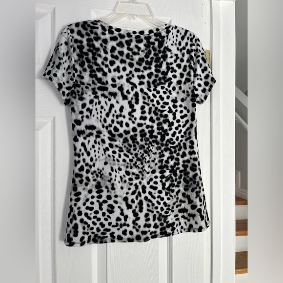 Woman Top - Picture 5 of 5